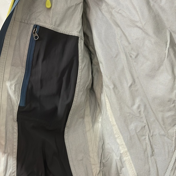 Mountain Hardware Dry Q Elite Waterproof Rain Jacket - Picture 6 of 11